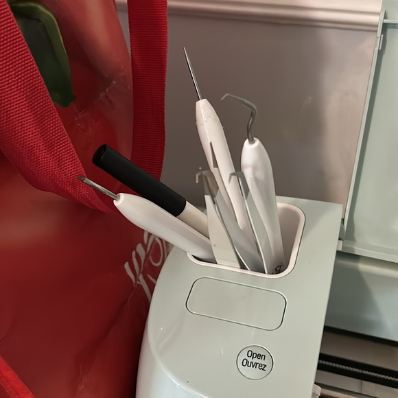 Cricut Explore Air 2 - Picture 3 of 6